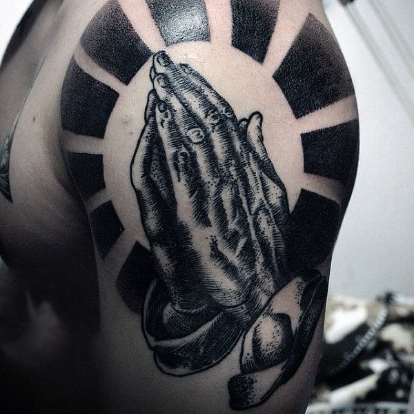 tatouage mains en priere 397