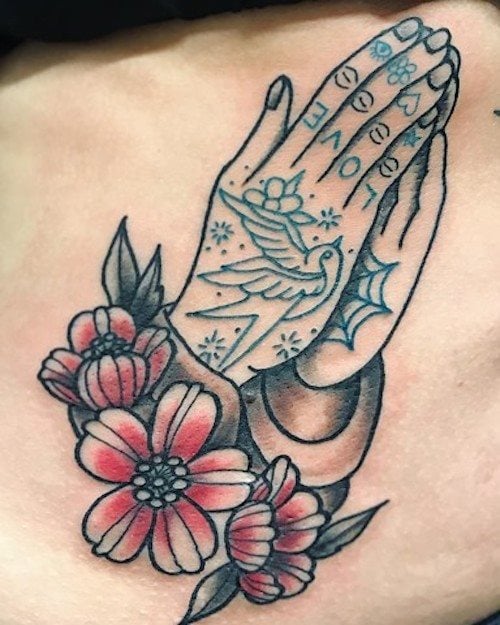 tatouage mains en priere 399