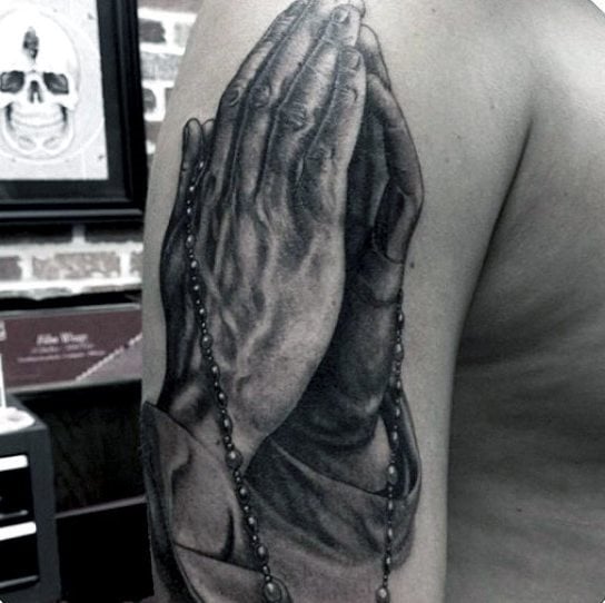 tatouage mains en priere 417