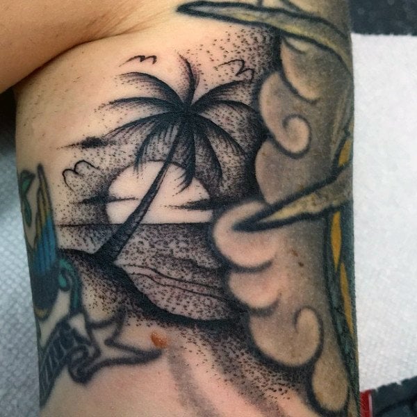 Tatouage de plage : Significations, dessins et motifs les plus tatoués
