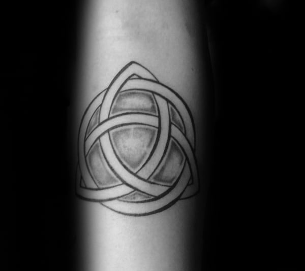 tatouage symbole de la triquetra 35