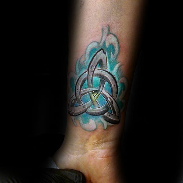 tatouage symbole de la triquetra 41
