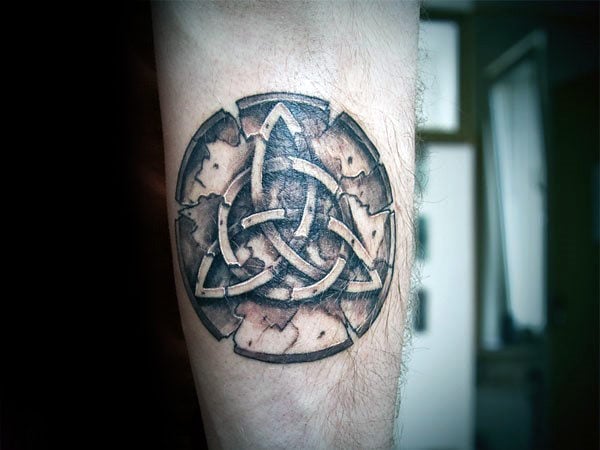 tatouage symbole de la triquetra 43