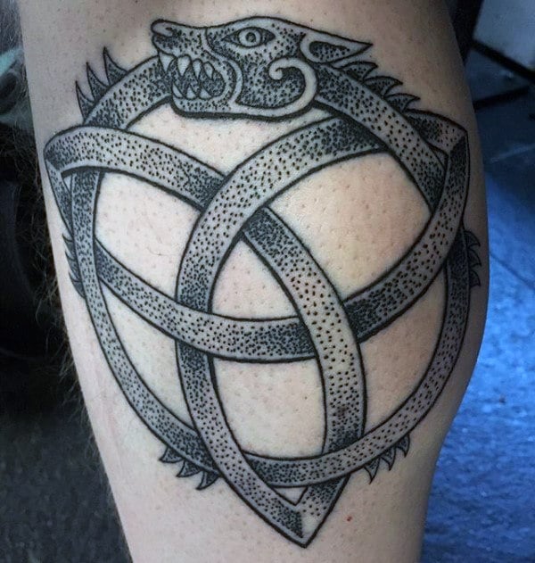 tatouage symbole de la triquetra 49