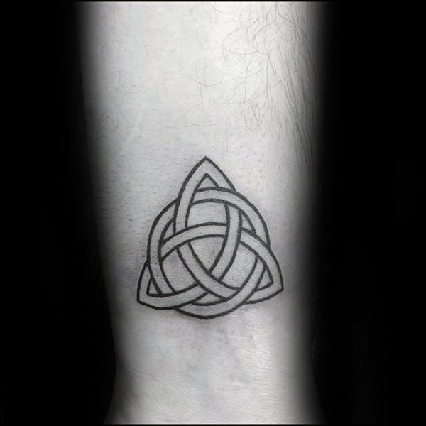 tatouage symbole de la triquetra 75