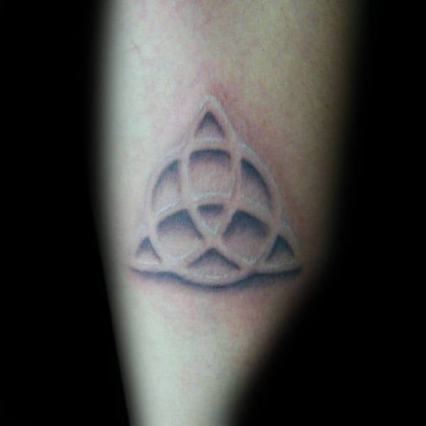 tatouage symbole de la triquetra 91