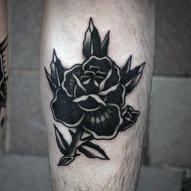 tatouage rose noire 112