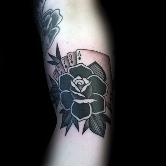 tatouage rose noire 130
