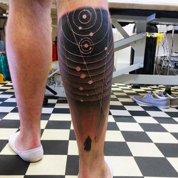 37 tatouages du système solaire et des planètes (Et leur signification)