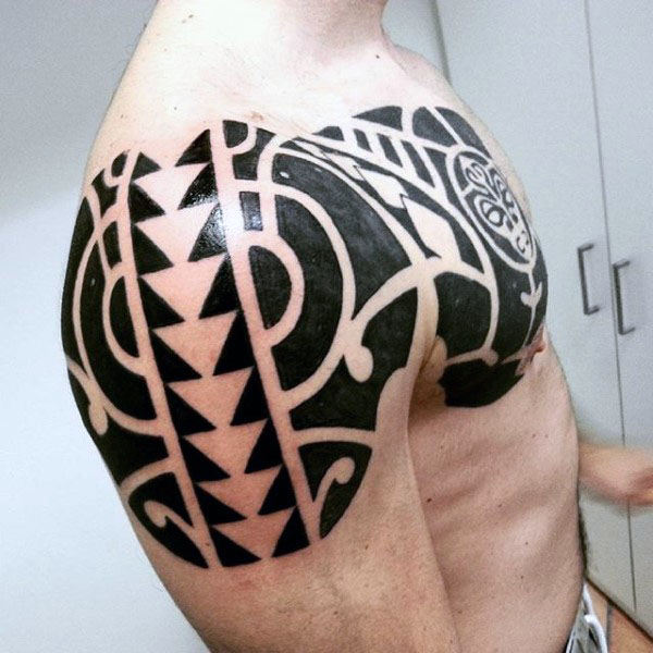 tatouage bras tribal 113