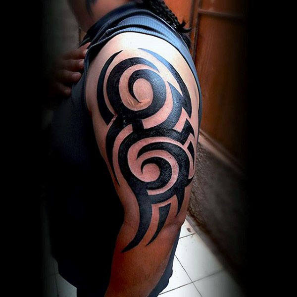tatouage bras tribal 13