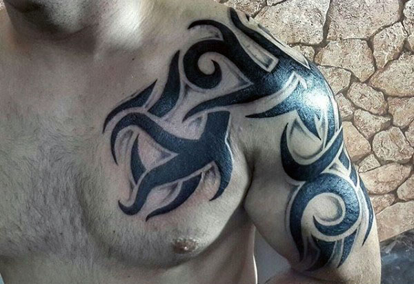 tatouage bras tribal 181