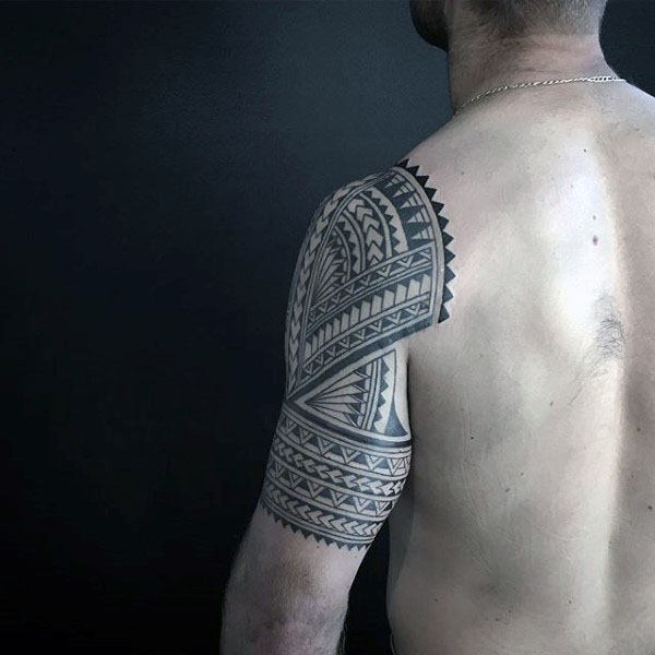 tatouage bras tribal 253