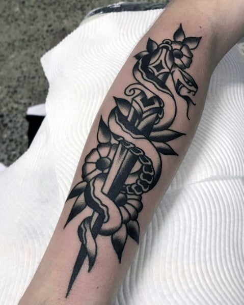 tatouage serpent et dague 15