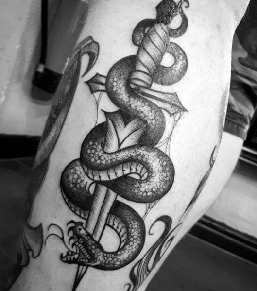 tatouage serpent et dague 55