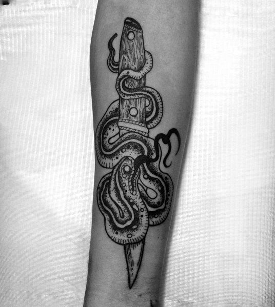 tatouage serpent et dague 71