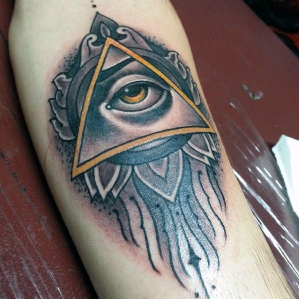 tatouage symbole illuminati 145