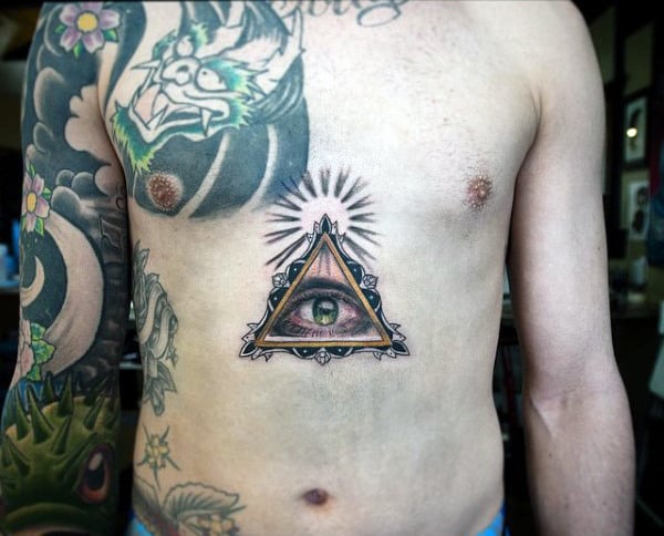 tatouage symbole illuminati 148