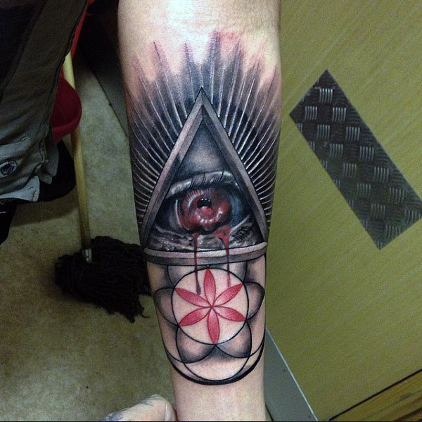 tatouage symbole illuminati 157