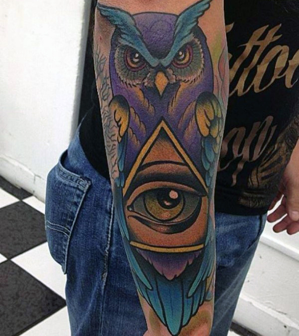 tatouage symbole illuminati 16