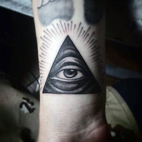 tatouage symbole illuminati 199