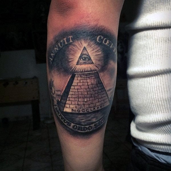 tatouage symbole illuminati 268