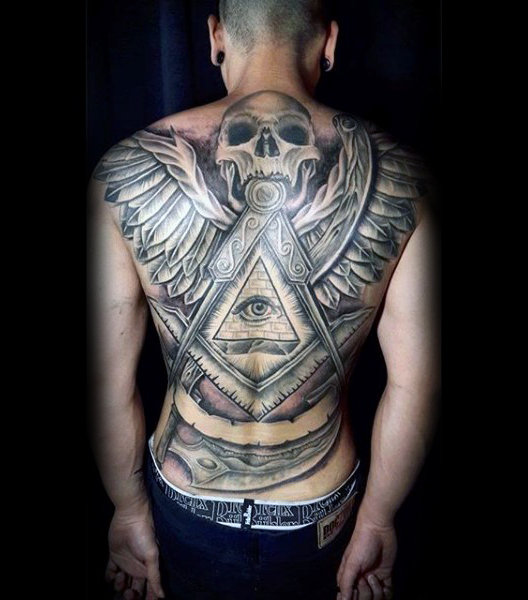 tatouage symbole illuminati 34