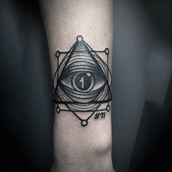 tatouage symbole illuminati 43