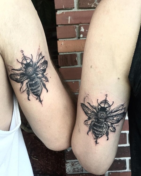 tatouage abeille 1013