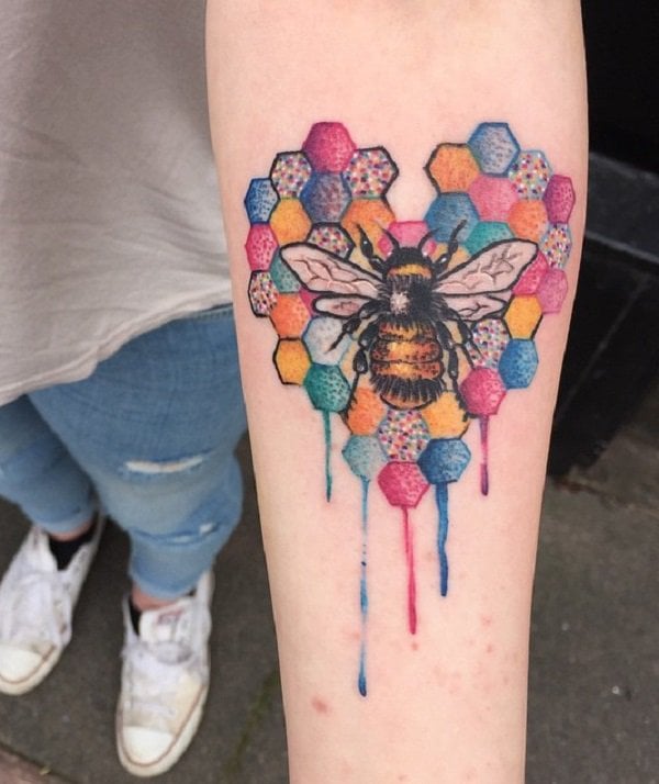 tatouage abeille 1026
