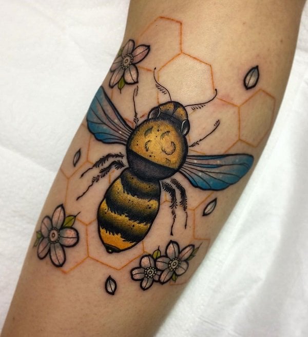 tatouage abeille 12