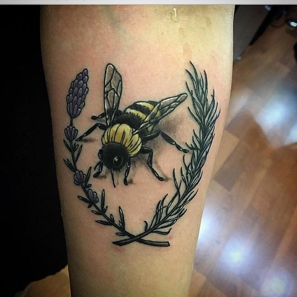 tatouage abeille 168