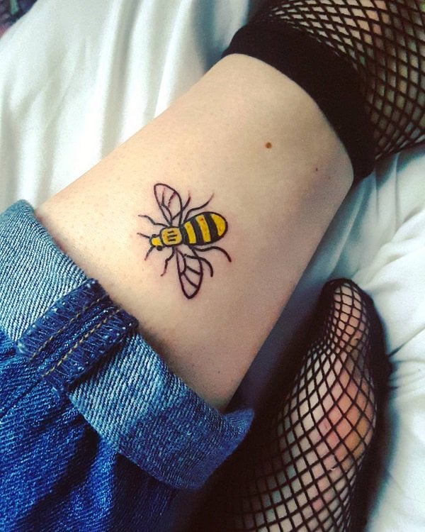 tatouage abeille 207