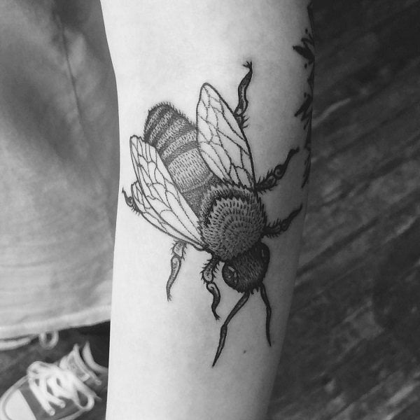 tatouage abeille 25
