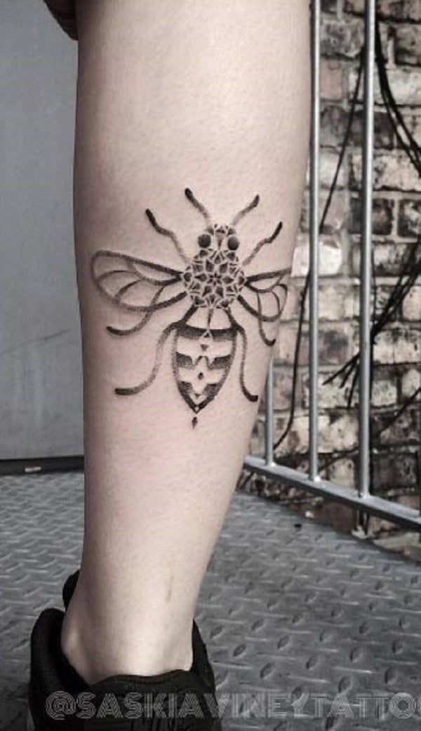 tatouage abeille 402