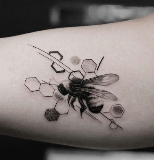 tatouage abeille 506