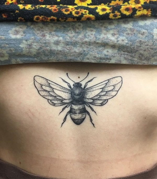 tatouage abeille 51