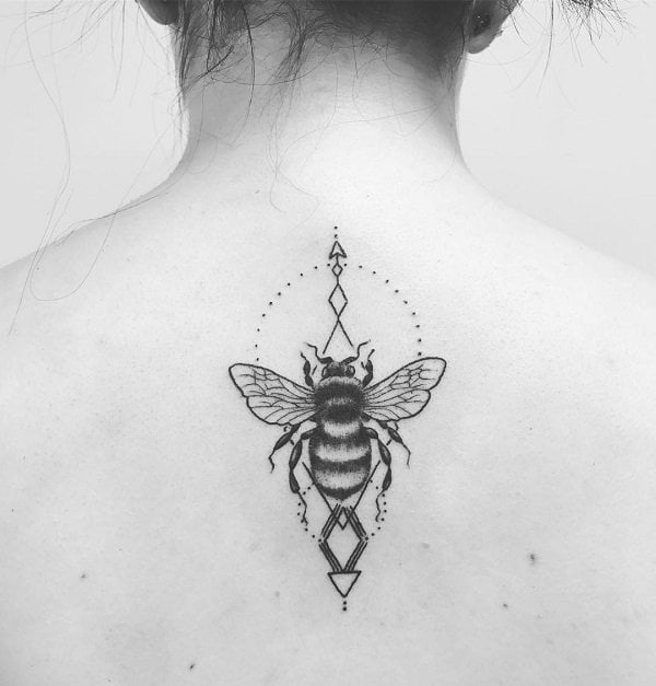 tatouage abeille 545