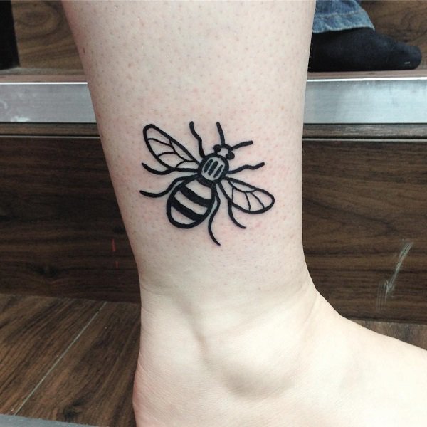 tatouage abeille 584