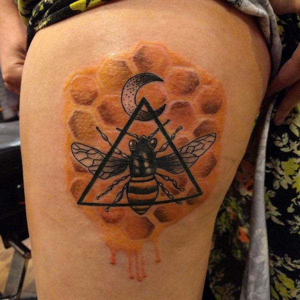 tatouage abeille 623