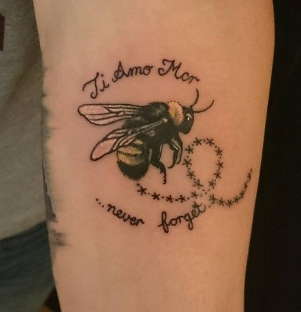 tatouage abeille 636