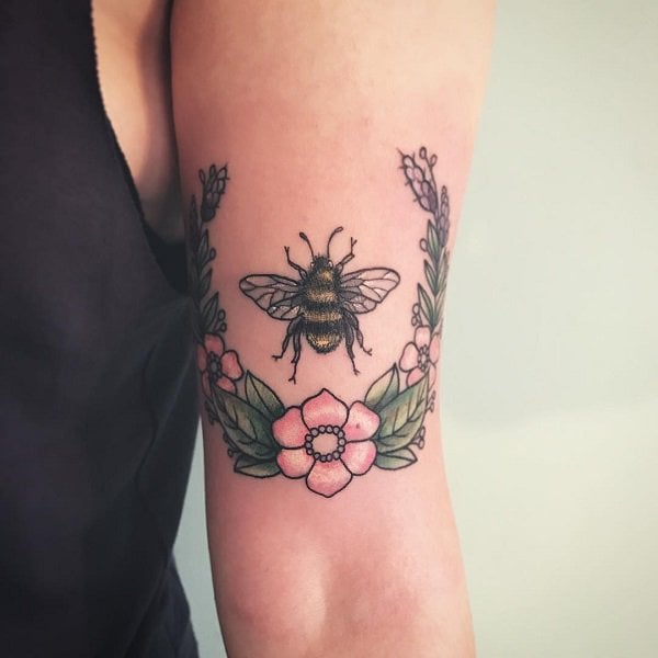 tatouage abeille 675