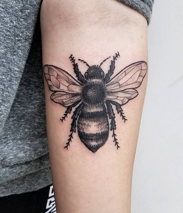 tatouage abeille 701