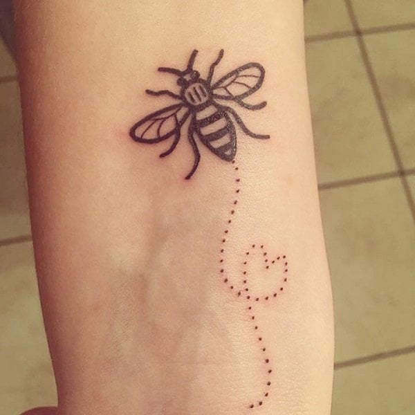 tatouage abeille 753