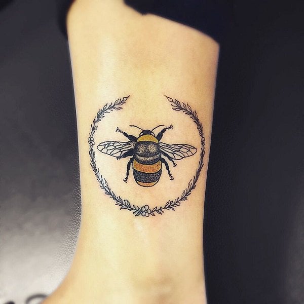 tatouage abeille 818