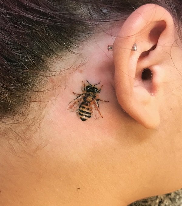 tatouage abeille 844