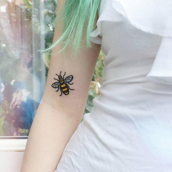 tatouage abeille 857
