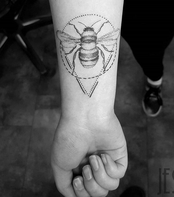 tatouage abeille 870