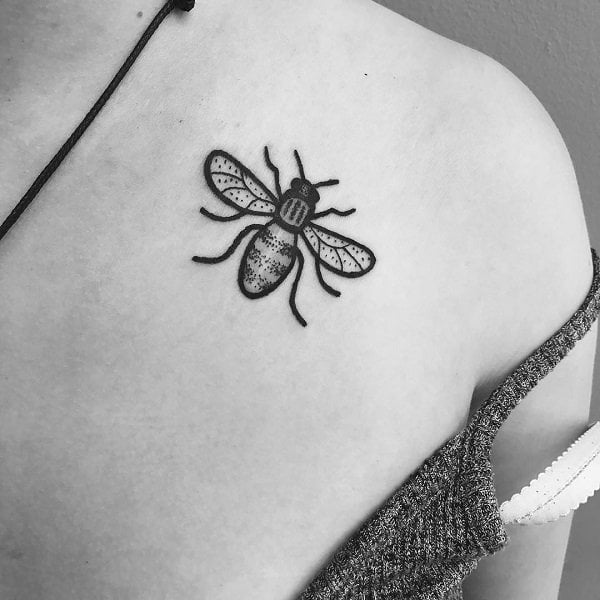 tatouage abeille 922