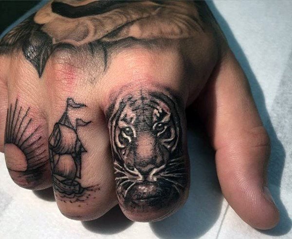 tatouage tigre 596